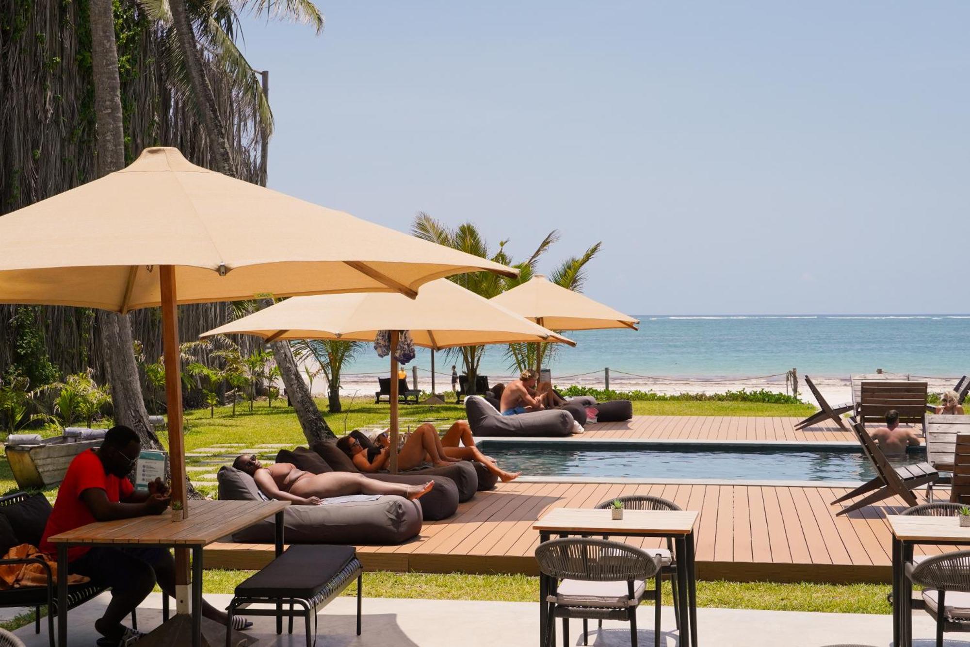 Lalagalu - Beachfront Ecocabins Diani Beach Eksteriør billede
