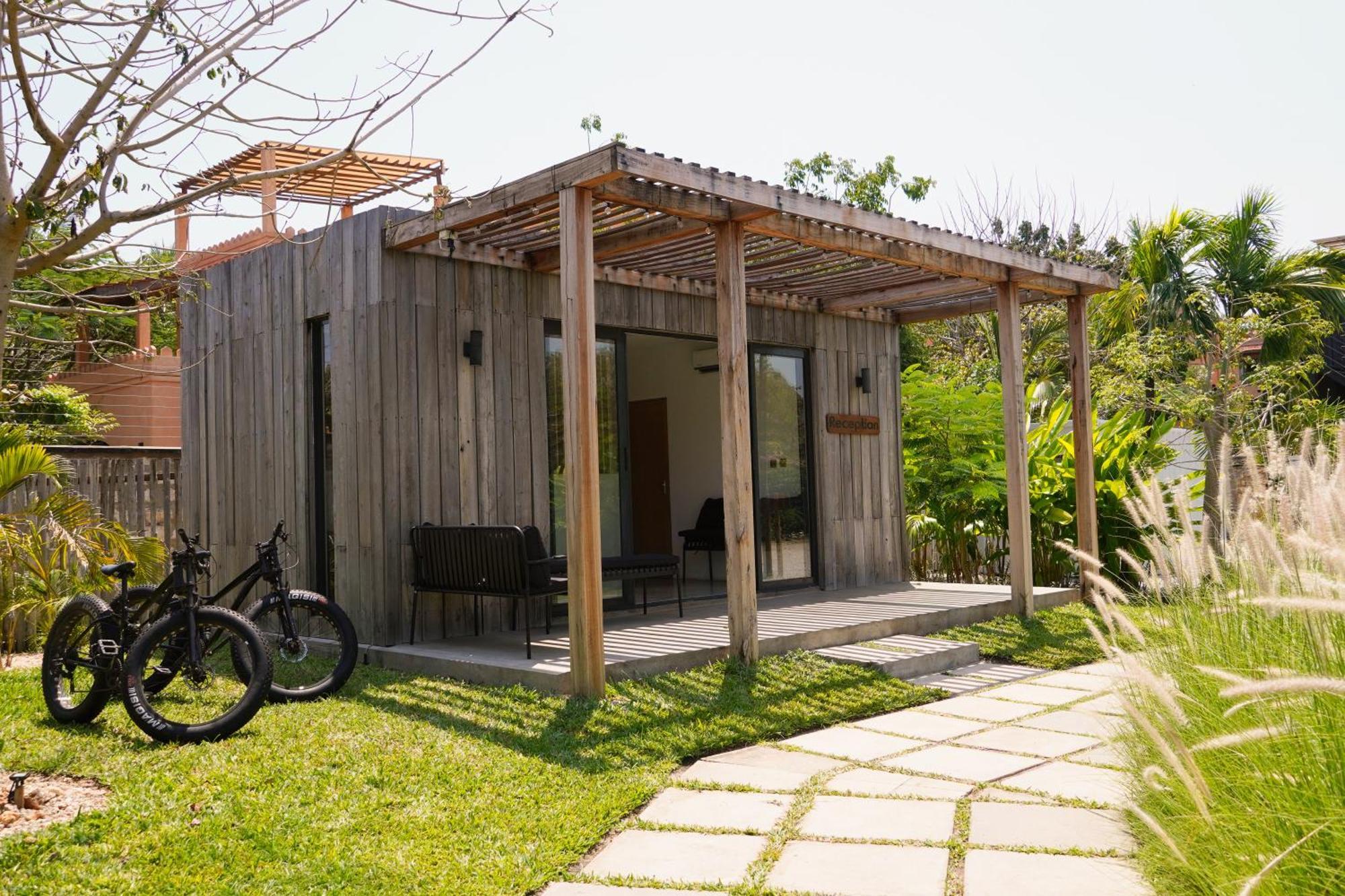Lalagalu - Beachfront Ecocabins Diani Beach Eksteriør billede
